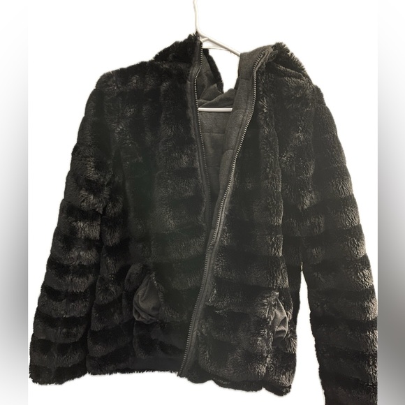 No Boundaries Fur reversible hoodie - Picture 6 of 6